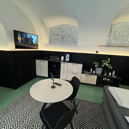 Center - * ברטיסלאבה