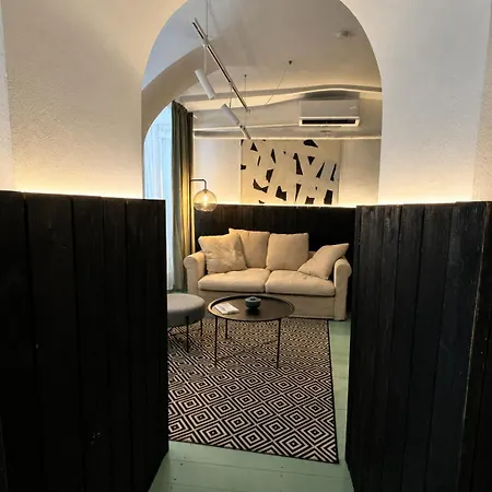 Center -